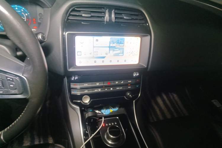 Used Jaguar XEL 2019 2.0T 200 PS Deluxe Edition Audio And AC Panel