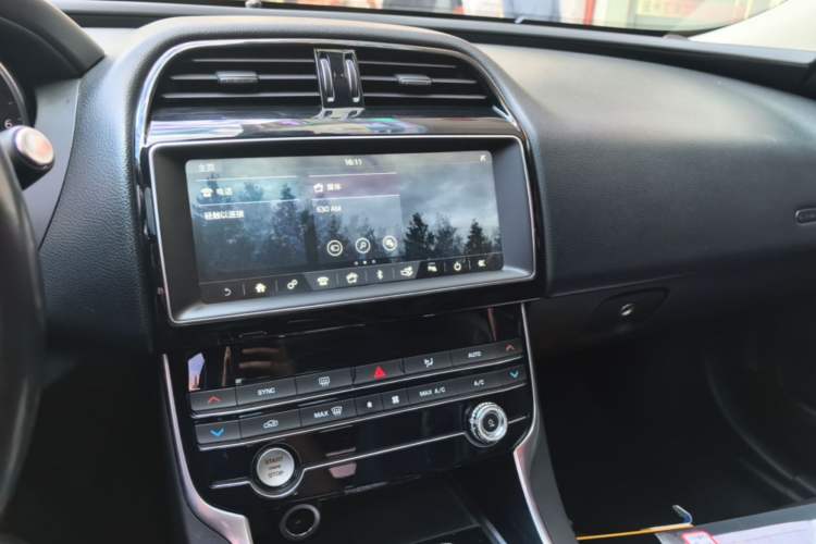 Used Jaguar XEL 2019 2.0T 200 PS Elite Edition Audio And AC Panel