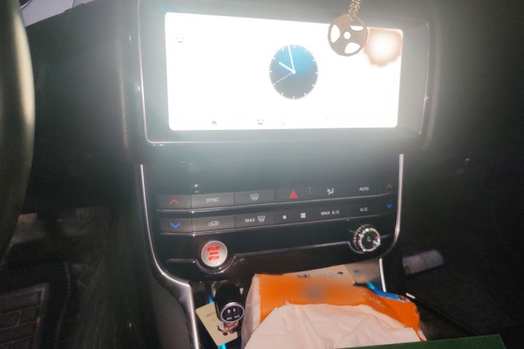 Used Jaguar XEL 2019 2.0T 200 PS Luxury Edition Audio And AC Panel