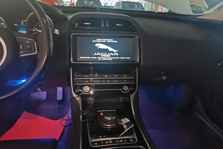 Used Jaguar XEL 2019 2.0T 200 PS Elite Edition Audio And AC Panel