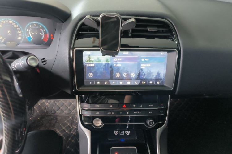 Used Jaguar XEL 2019 2.0T 200 PS Deluxe Edition Audio And AC Panel