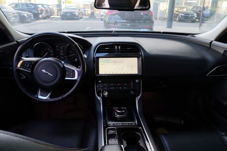 Used Jaguar XEL 2019 2.0T 200 PS Elite Edition Center Console