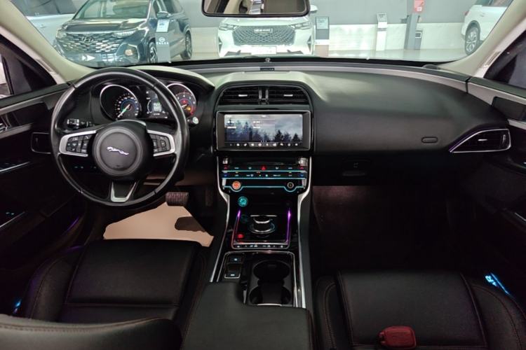 Used Jaguar XEL 2019 2.0T 200 PS Luxury Edition Center Console