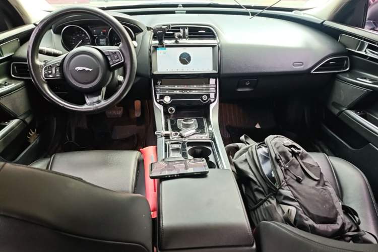 Used Jaguar XEL 2019 2.0T 200 PS Elite Edition Center Console