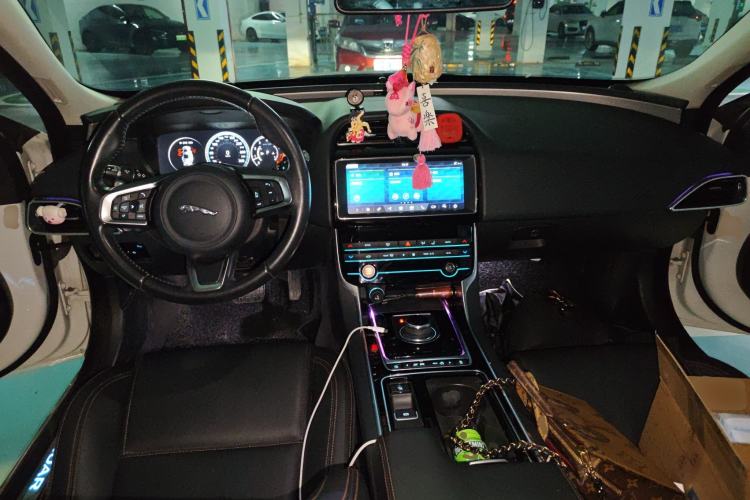 Used Jaguar XEL 2019 2.0T 200 PS Deluxe Edition Center Console