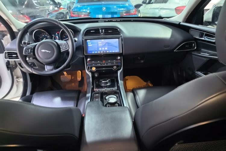 Used Jaguar XEL 2019 2.0T 200 PS Elite Edition Center Console