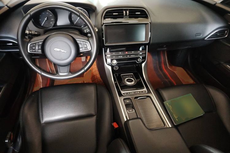 Used Jaguar XEL 2019 2.0T 200 PS Elite Edition Center Console