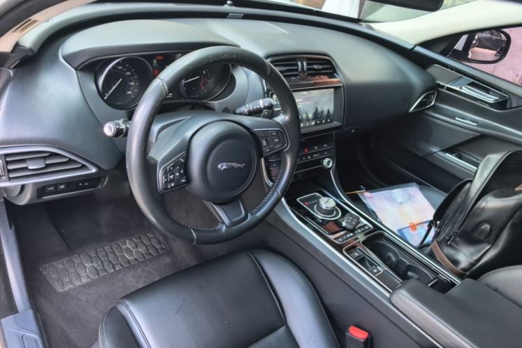 Used Jaguar XEL 2019 2.0T 200 PS Elite Edition Center Console