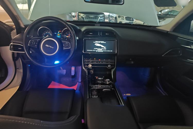 Used Jaguar XEL 2019 2.0T 200 PS Elite Edition Center Console