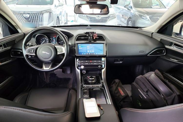 Used Jaguar XEL 2019 2.0T 200 PS Luxury Edition Center Console