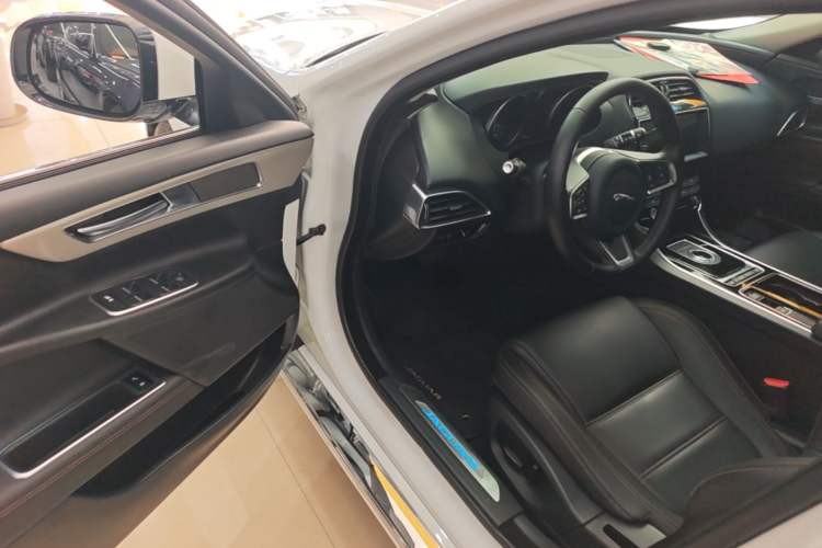 Used Jaguar XEL 2019 2.0T 200 PS Luxury Edition Driver Seat