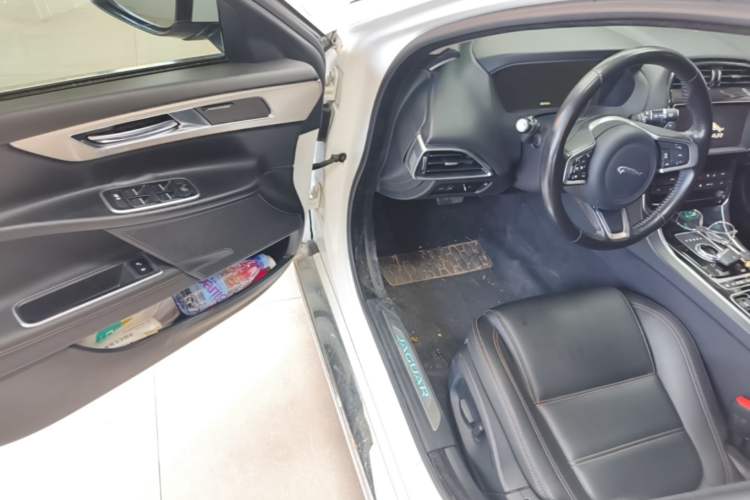 Used Jaguar XEL 2019 2.0T 200 PS Deluxe Edition Driver Seat