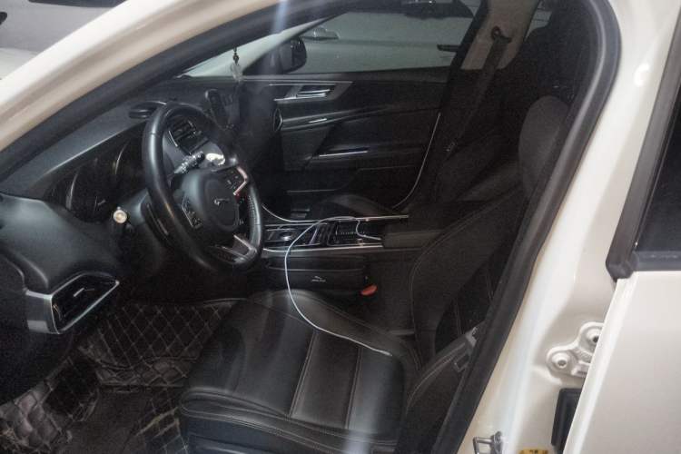 Used Jaguar XEL 2019 2.0T 200 PS Luxury Edition Driver Seat