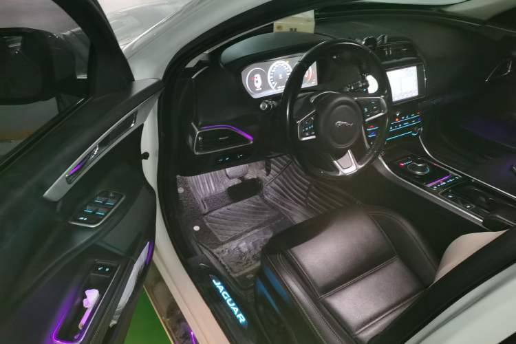 Used Jaguar XEL 2019 2.0T 200 PS Deluxe Edition Driver Seat