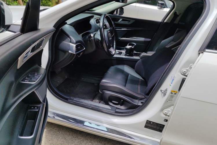 Used Jaguar XEL 2019 2.0T 200 PS Deluxe Edition Driver Seat