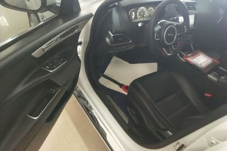 Used Jaguar XEL 2019 2.0T 200 PS Deluxe Edition Driver Seat