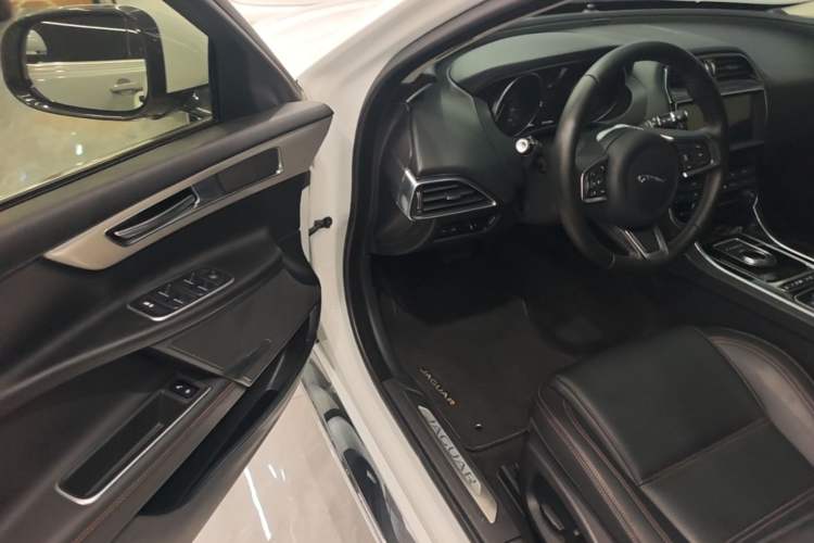 Used Jaguar XEL 2019 2.0T 200 PS Luxury Edition Driver Seat