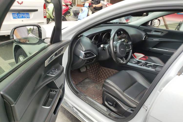 Used Jaguar XEL 2019 2.0T 200 PS Luxury Edition Driver Seat