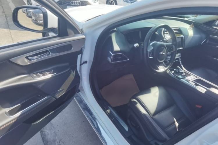 Used Jaguar XEL 2019 2.0T 200 PS Deluxe Edition Driver Seat