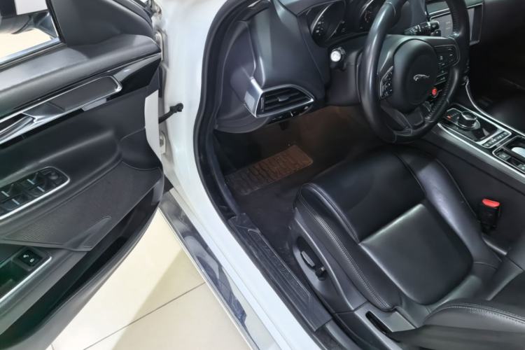 Used Jaguar XEL 2019 2.0T 200 PS Elite Edition Driver Seat