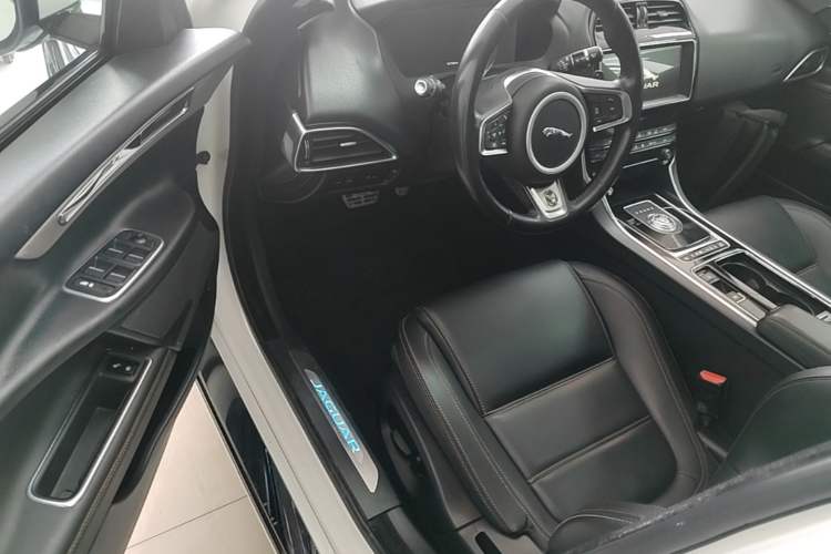 Used Jaguar XEL 2019 2.0T 200 PS Deluxe Edition Driver Seat