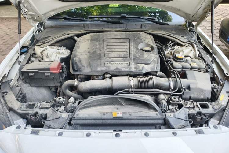 Used Jaguar XEL 2019 2.0T 200 PS Luxury Edition Engine Bay