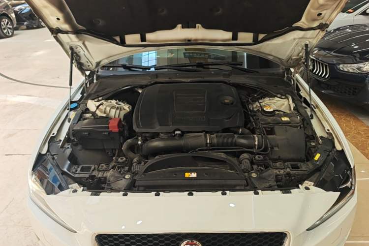 Used Jaguar XEL 2019 2.0T 200 PS Luxury Edition Engine Bay