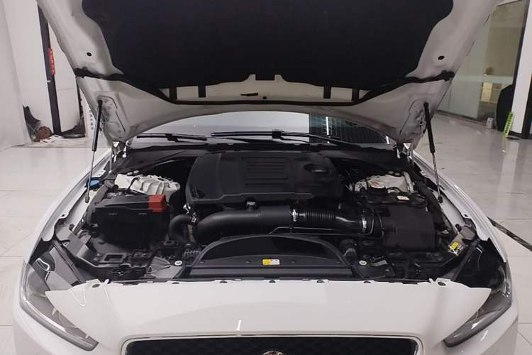 Used Jaguar XEL 2019 2.0T 200 PS Deluxe Edition Engine Bay