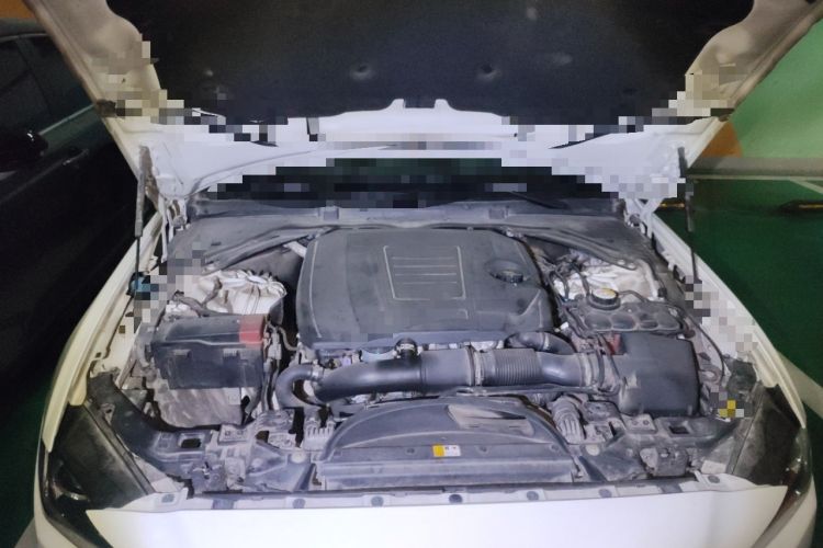 Used Jaguar XEL 2019 2.0T 200 PS Deluxe Edition Engine Bay