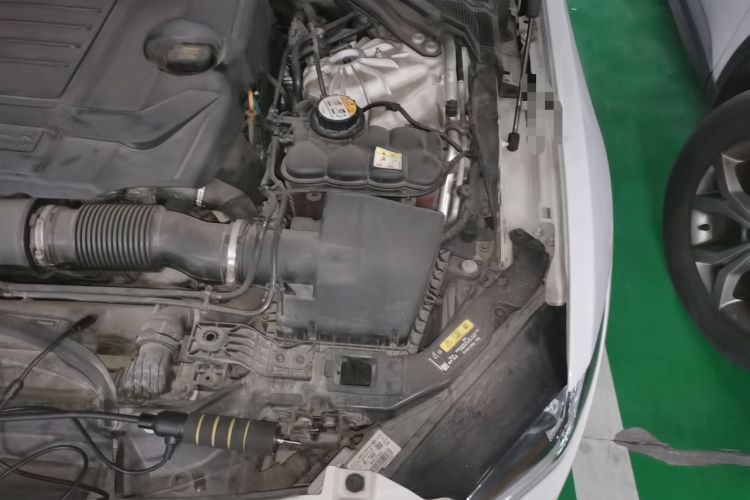 Used Jaguar XEL 2019 2.0T 200 PS Deluxe Edition Engine Bay Left