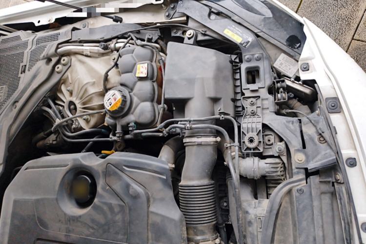 Used Jaguar XEL 2019 2.0T 200 PS Deluxe Edition Engine Bay Left
