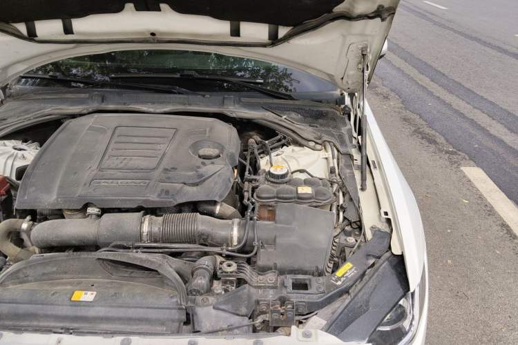 Used Jaguar XEL 2019 2.0T 200 PS Luxury Edition Engine Bay Left