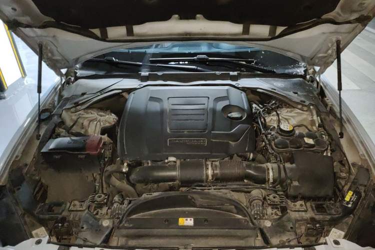 Used Jaguar XEL 2019 2.0T 200 PS Luxury Edition Engine Bay
