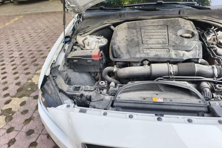 Used Jaguar XEL 2019 2.0T 200 PS Luxury Edition Engine Bay Right