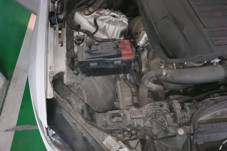 Used Jaguar XEL 2019 2.0T 200 PS Deluxe Edition Engine Bay Right