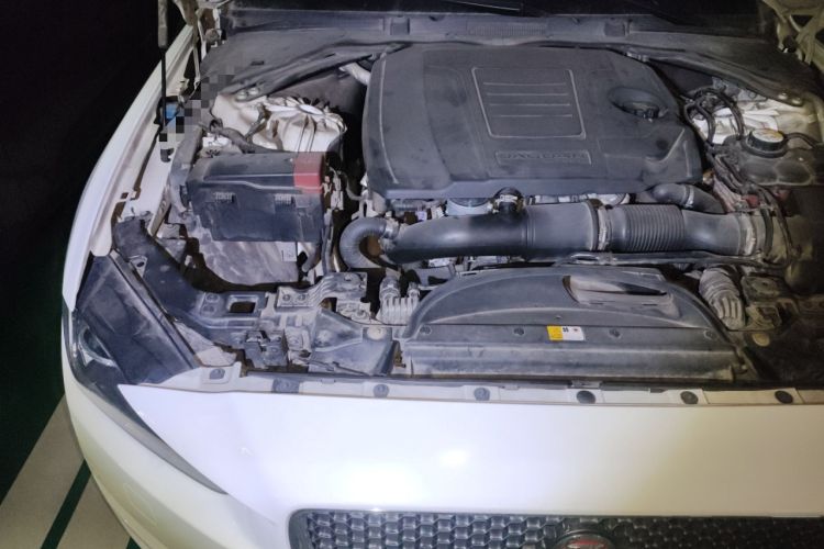 Used Jaguar XEL 2019 2.0T 200 PS Deluxe Edition Engine Bay Right