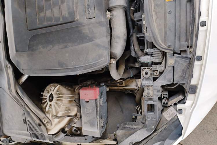 Used Jaguar XEL 2019 2.0T 200 PS Deluxe Edition Engine Bay Right