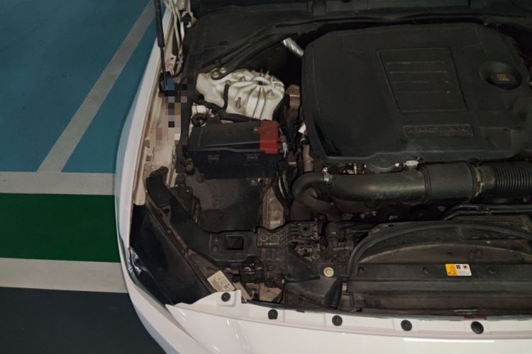 Used Jaguar XEL 2019 2.0T 200 PS Deluxe Edition Engine Bay Right