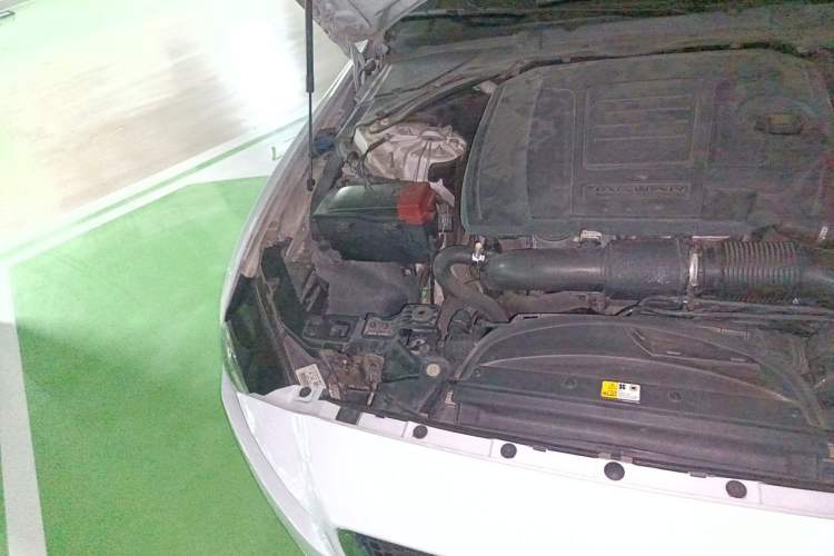 Used Jaguar XEL 2019 2.0T 200 PS Deluxe Edition Engine Bay Right