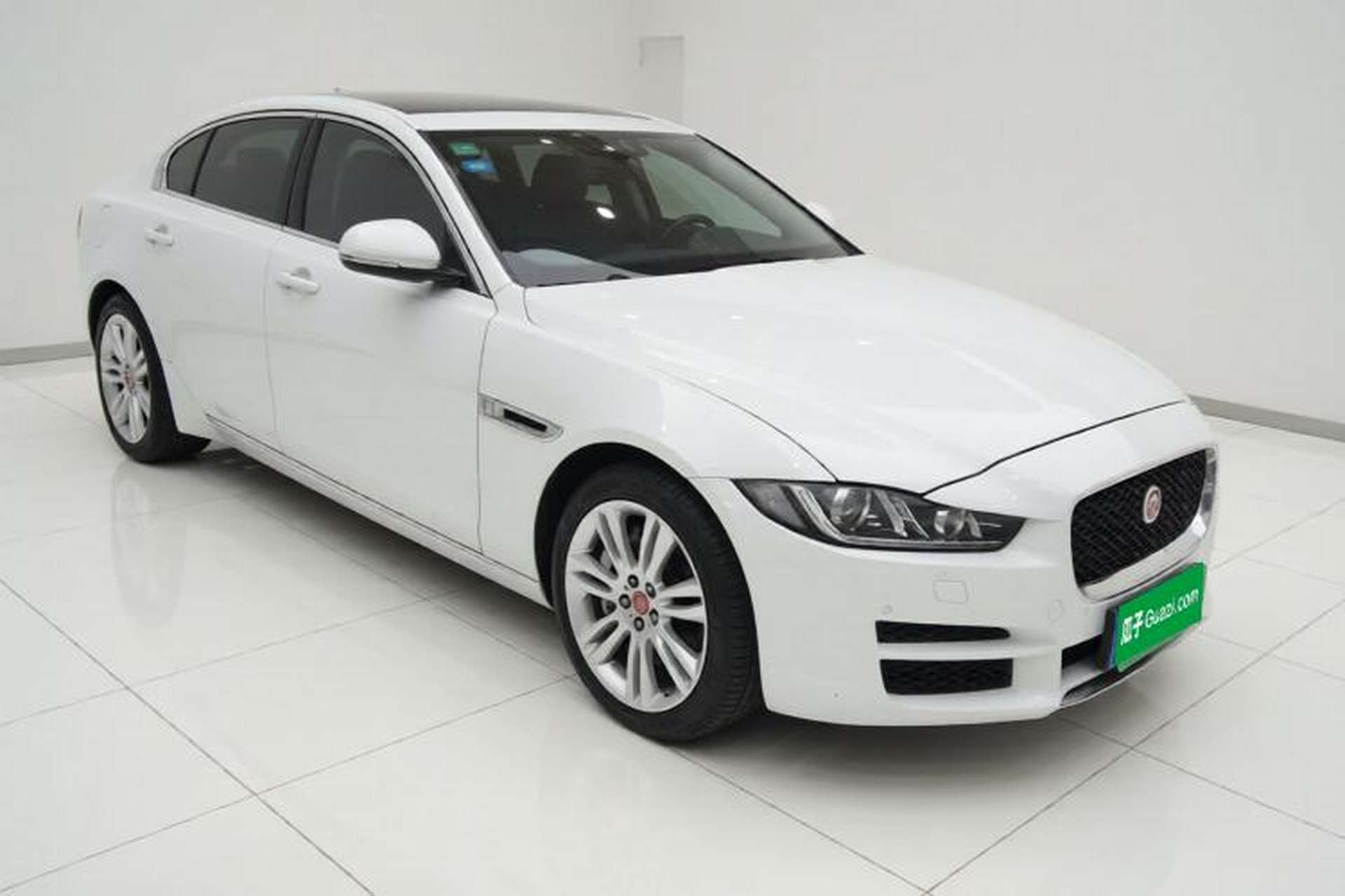 Used Jaguar XEL 2019 2.0T 200 PS Deluxe Edition Exterior 2