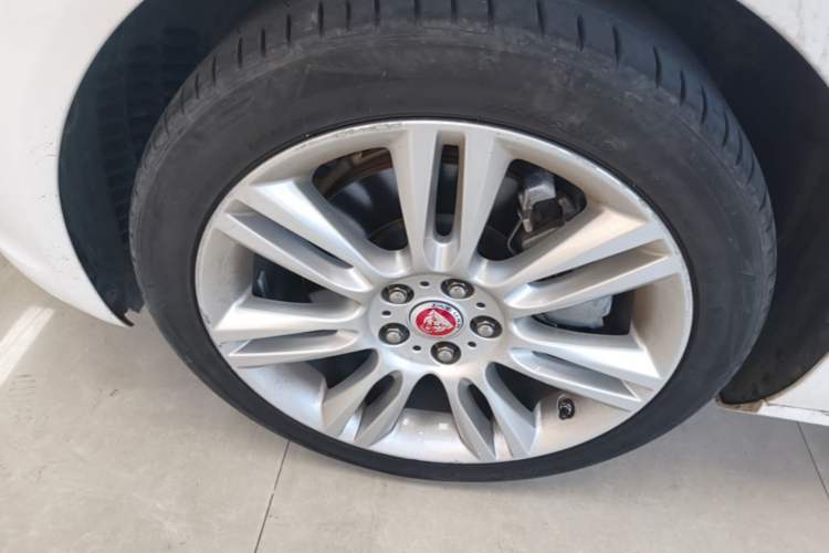 Used Jaguar XEL 2019 2.0T 200 PS Deluxe Edition Exterior 4
