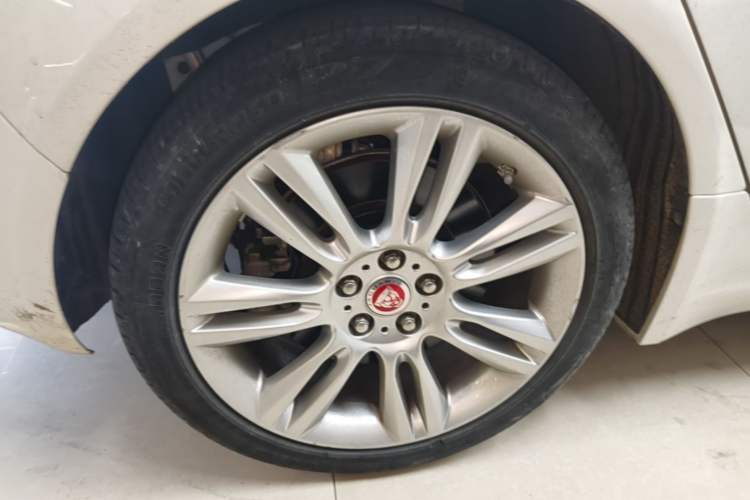 Used Jaguar XEL 2019 2.0T 200 PS Deluxe Edition Exterior 5