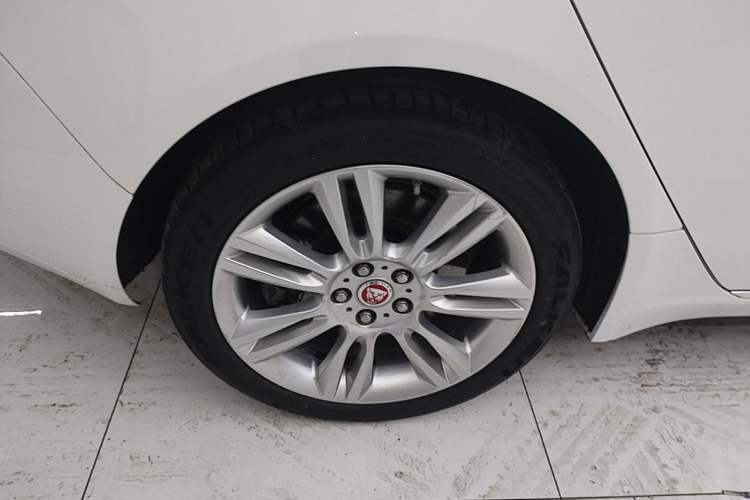 Used Jaguar XEL 2019 2.0T 200 PS Deluxe Edition Exterior 5