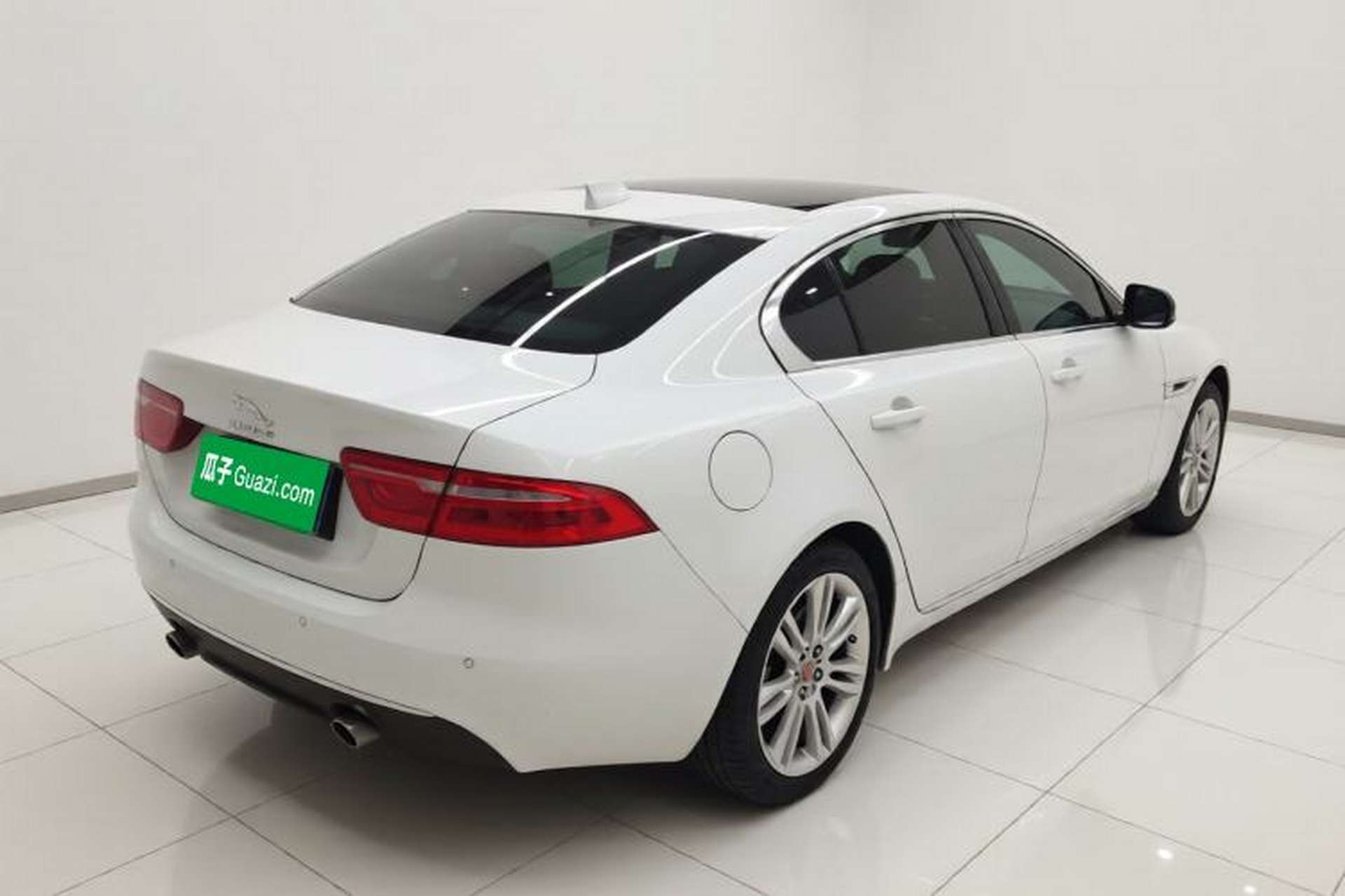 Used Jaguar XEL 2019 2.0T 200 PS Deluxe Edition Exterior 5