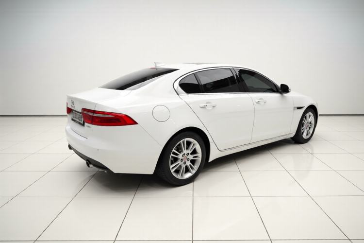 Used Jaguar XEL 2019 2.0T 200 PS Luxury Edition Exterior 5