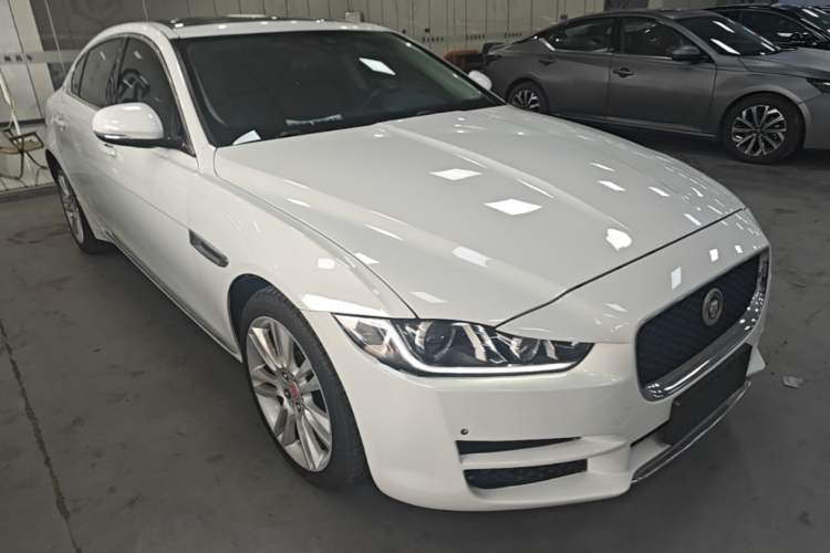 Used Jaguar XEL 2019 2.0T 200 PS Deluxe Edition Front Right 45 Deg