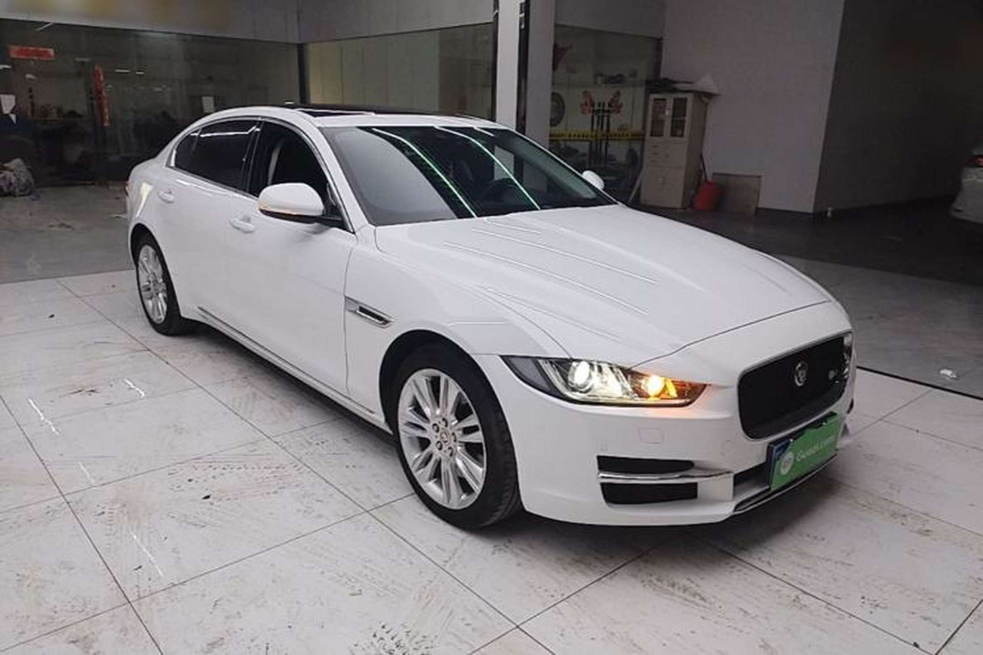 Used Jaguar XEL 2019 2.0T 200 PS Deluxe Edition Front Right 45 Deg