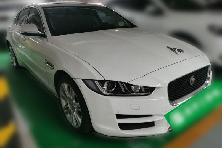 Used Jaguar XEL 2019 2.0T 200 PS Deluxe Edition Front Right 45 Deg