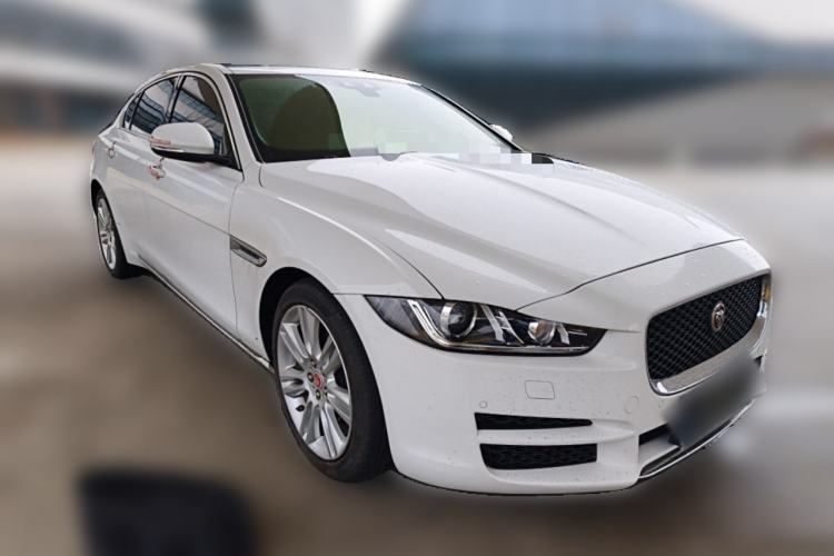 Used Jaguar XEL 2019 2.0T 200 PS Deluxe Edition Front Right 45 Deg