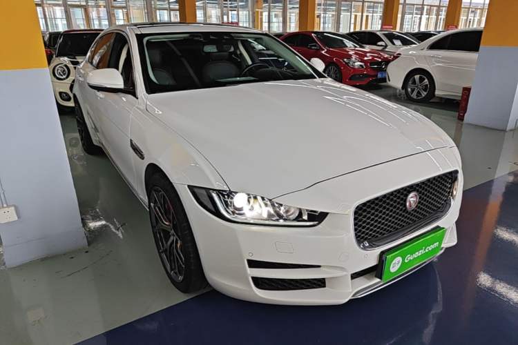 Used Jaguar XEL 2019 2.0T 200 PS Deluxe Edition Front Right 45 Deg